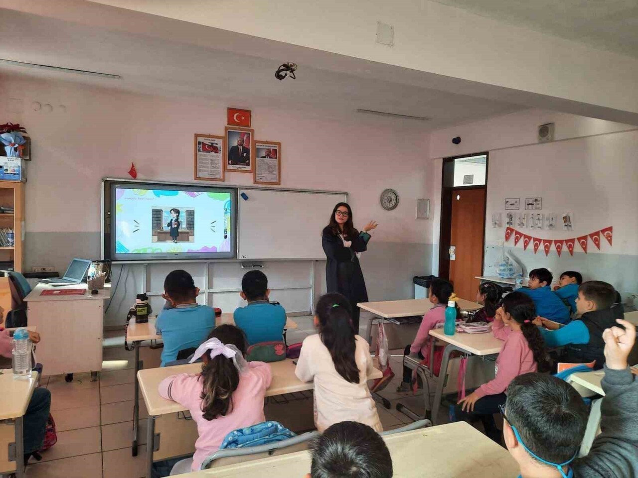 AYDIN'IN EFELER VE İNCİRLİOVA İLÇELERİNDE DÜZENLENEN EĞİTİM ETKİNLİKLERİNDE ÖĞRENCİLER, AVUKATLIK...