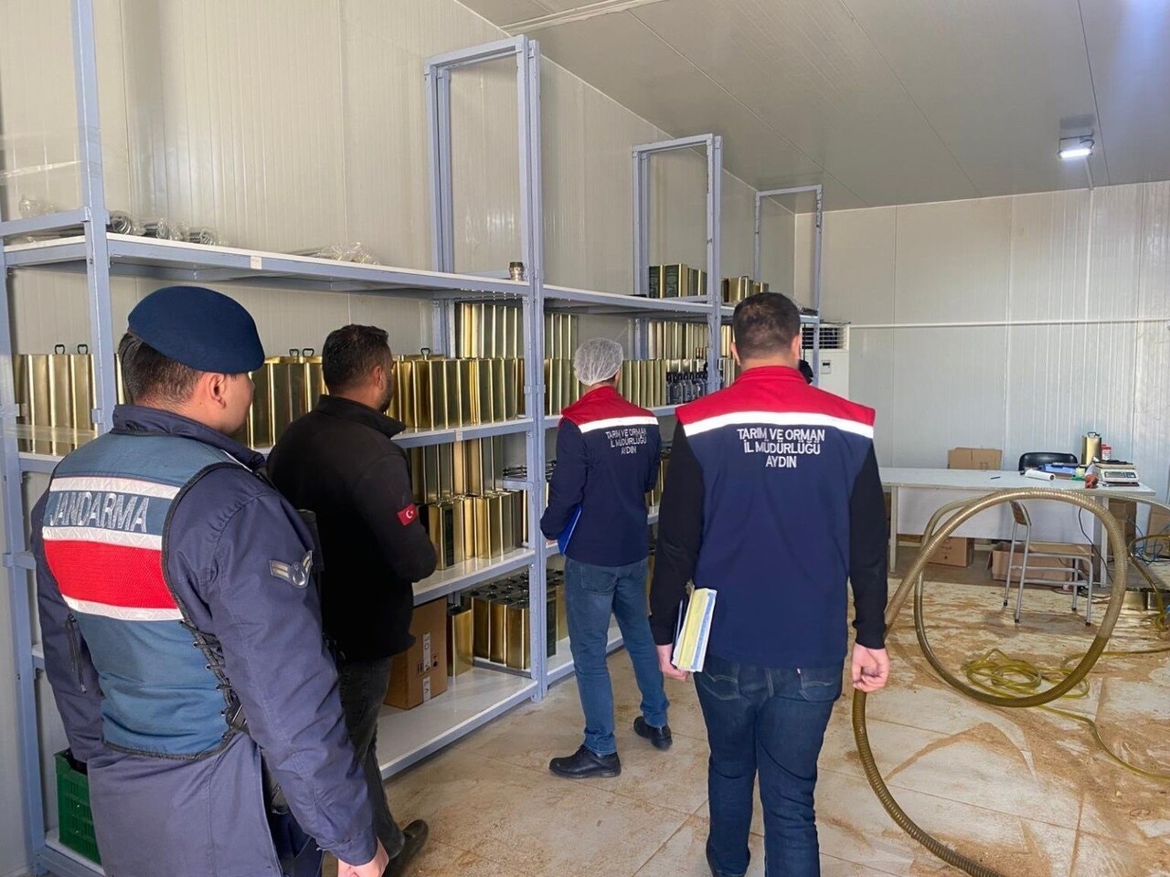 AYDIN'IN KARACASU İLÇESİNDE KAYMAKAMLIĞIN KOORDİNESİNDE SAHAYA İNEN EKİPLER, GIDA İŞLETMELERİNE...