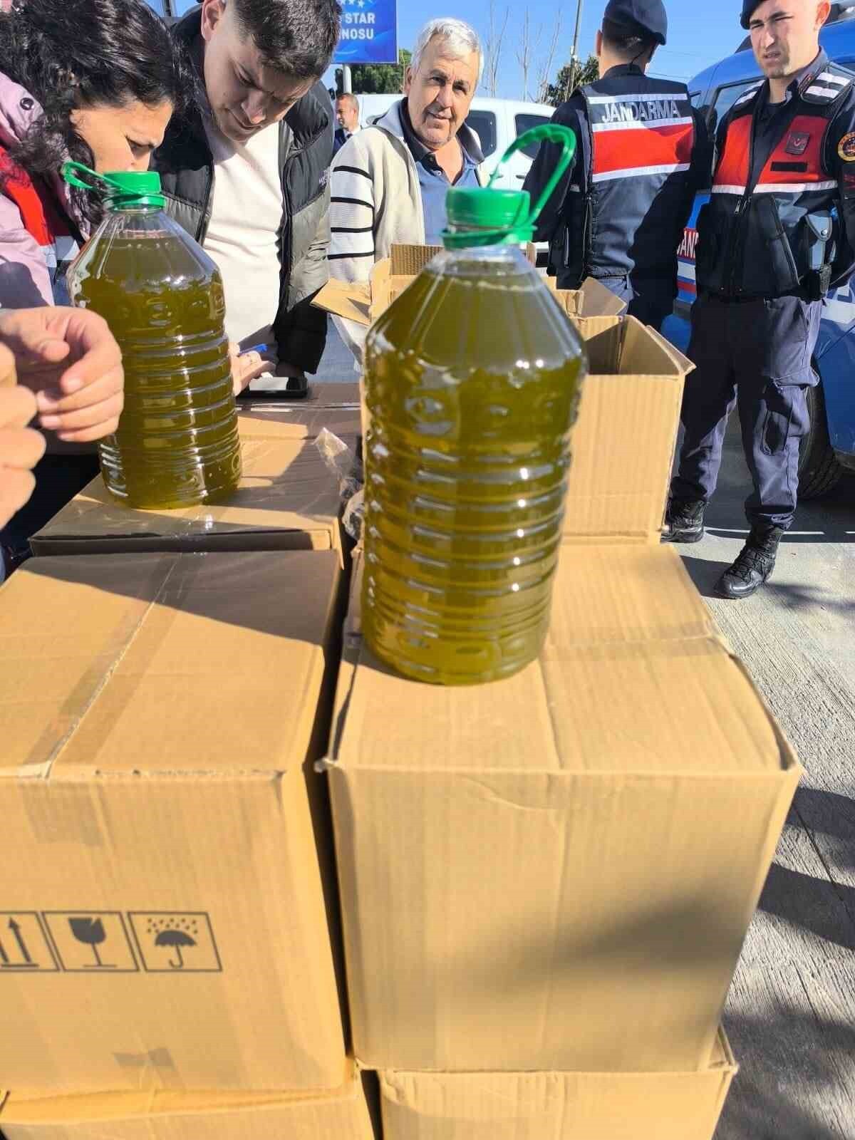 AYDIN'IN KÖŞK İLÇESİNDE JANDARMANIN YOL KONTROLÜ SIRASINDA BİR OTOBÜSÜN BAGAJINDA 25 KOLİ İÇİNDE...