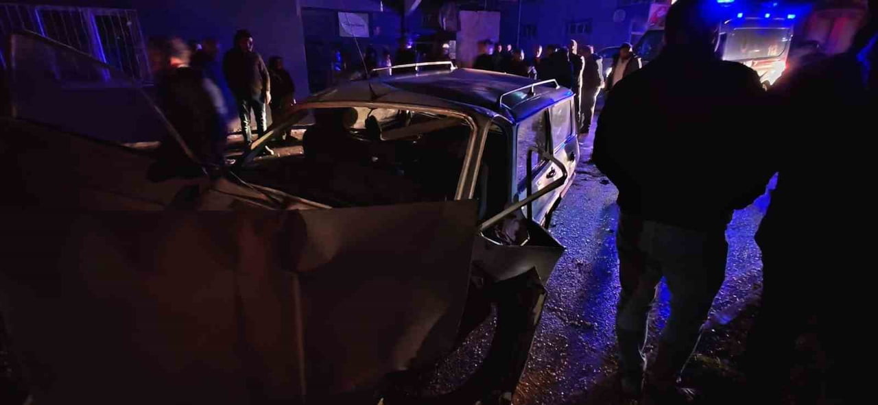 AYDIN'IN KÖŞK İLÇESİNDE SEYİR HALİNDE İKEN YAĞMUR NEDENİYLE ISLANAN YOLDA DİREKSİYON HAKİMİYETİ...