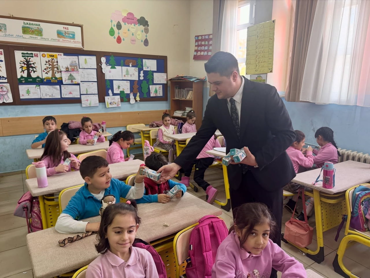 AYDIN'IN NAZİLLİ İLÇESİNDE ÜLKÜ OCAKLARI AYDIN İL BAŞKANLIĞI TARAFINDAN ÖĞRENCİLERE DİŞ SAĞLIĞININ...