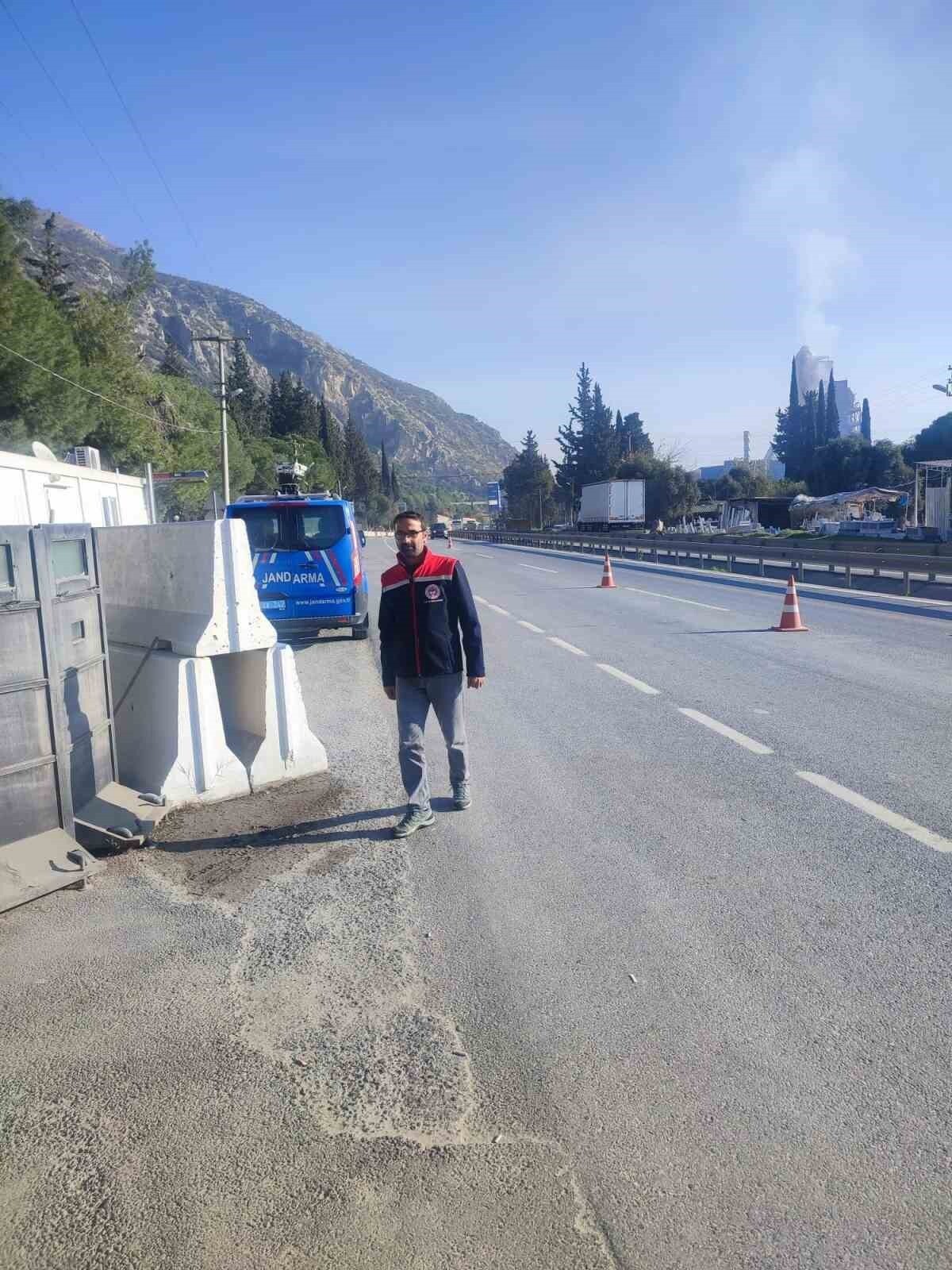 AYDIN'IN SÖKE İLÇESİNDE JANDARMA İŞBİRLİĞİ İLE ŞAP HASTALIĞI TEDBİRLERİ KAPSAMINDA RUTİN YOL...