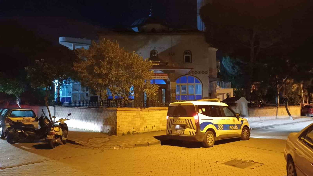 AYDIN'IN SPOR CAMİASINDA SEVİLEN İSİMLERDEN OLAN 'MÜDÜR' LAKAPLI NEVZAT DEMİRCİOĞLU (65), CAMİ...