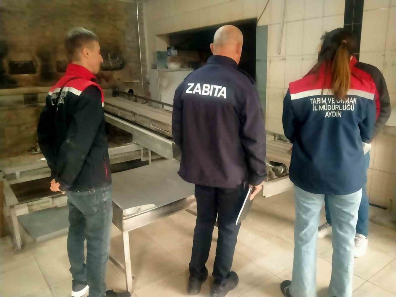 AYDIN'IN SULTANHİSAR İLÇESİNDE SULTANHİSAR BELEDİYESİ, HALK SAĞLIĞININ KORUNMASI AMACIYLA İLÇEDE...