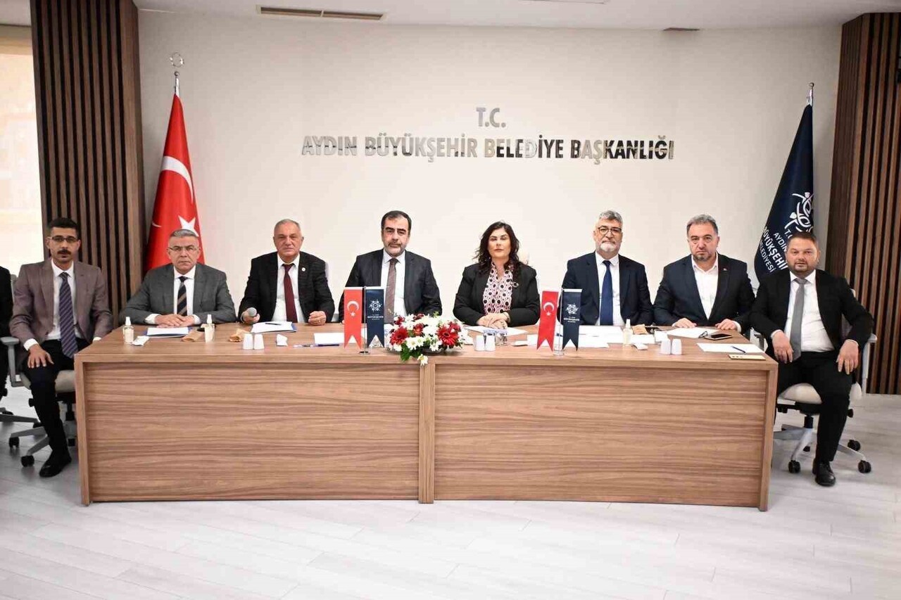 AYDIN BÜYÜKŞEHİR BELEDİYE BAŞKANI ÖZLEM ÇERÇİOĞLU, KÖŞK VE SULTANHİSAR İLÇESİNDE GÖREVLERİNİ...