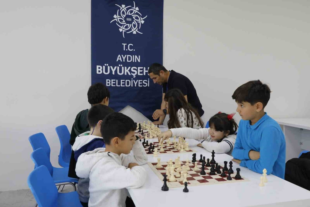 AYDIN BÜYÜKŞEHİR BELEDİYESİ TARAFINDAN GÜZ DÖNEMİ ETKİNLİKLERİ KAPSAMINDA DÜZENLENEN SATRANÇ...