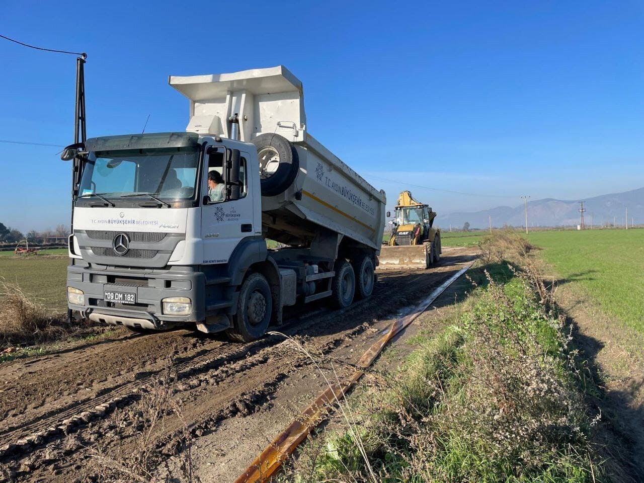 AYDIN BÜYÜKŞEHİR BELEDİYESİ VE ASKİ EKİPLERİ, 17 İLÇEDE YÜRÜTTÜĞÜ ALTYAPI VE ÜSTYAPI ÇALIŞMALARINA...