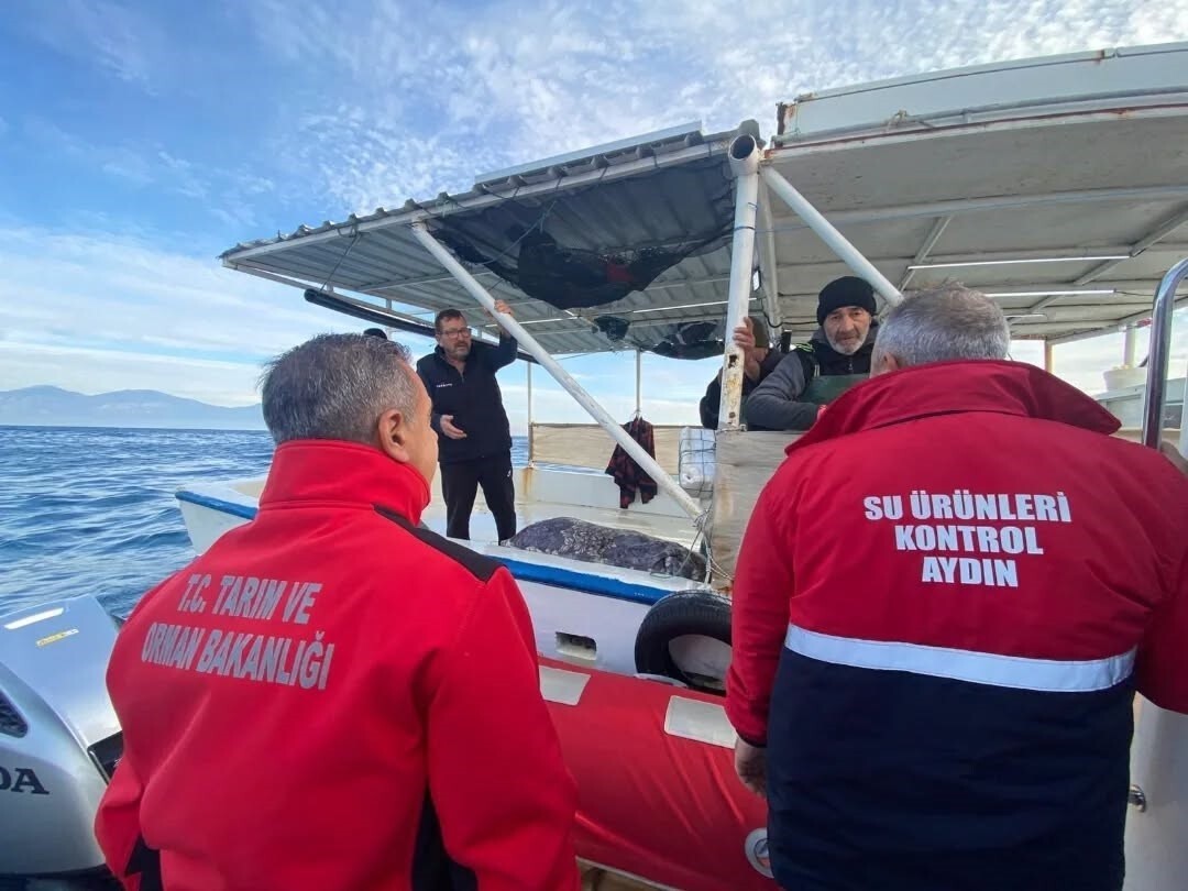 AYDIN’DA SU ÜRÜNLERİNE YÖNELİK YAPILAN DENETİMLERDE AV YASAKLARI, BOY LİMİTLERİ VE SATIŞ NOKTALARI...