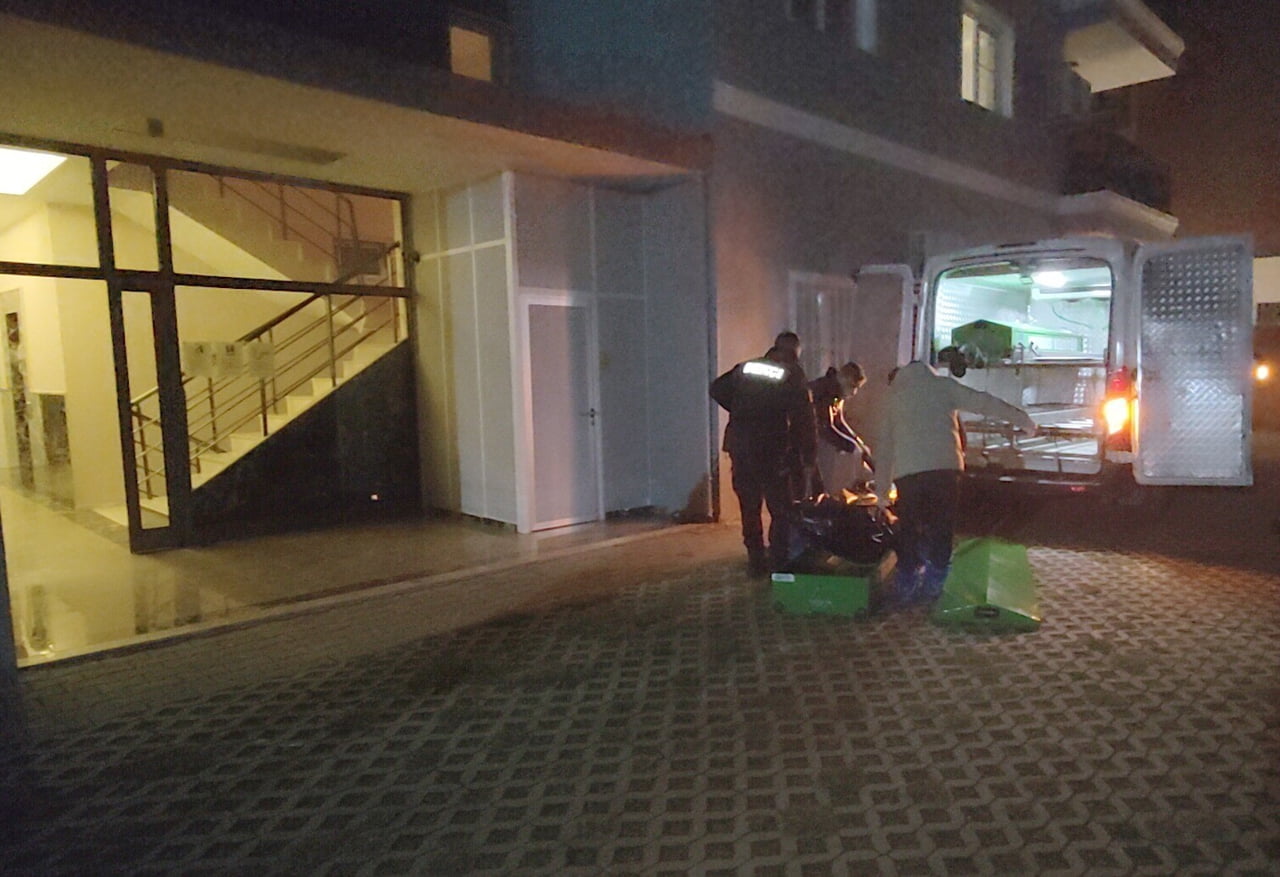 AYDIN’IN KUŞADASI İLÇESİNDE BİR KİŞİ EVİNDE ÖLÜ OLARAK BULUNDU.