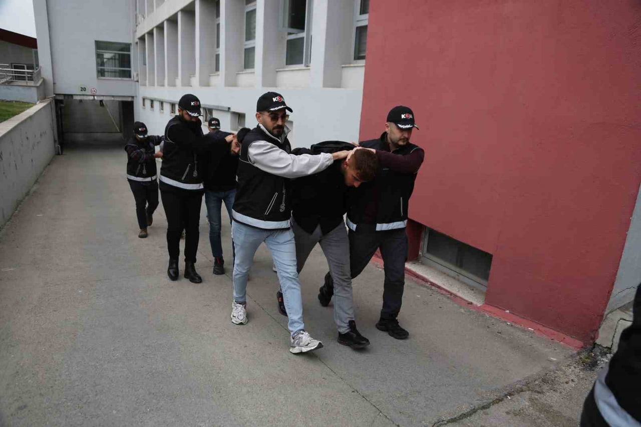 B.Ç., S.N., G.N., Z.B. VE M.E.B.'İN MERSİN'İN TARSUS İLÇESİNDE SAKLANDIĞI TESPİT EDİLDİ....