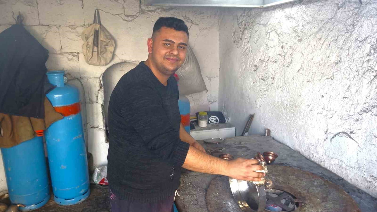 BABA-OĞUL KALAYCILIK MESLEĞİNİ YAŞATMAYA ÇALIŞIYOR