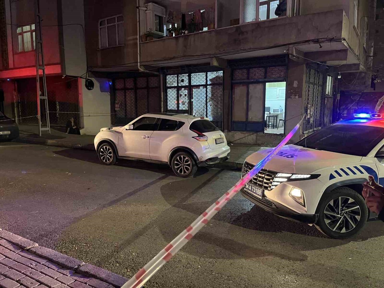 BAĞCILAR İLÇESİNDE BİR TEKSTİL ATÖLYESİNE KİMLİĞİ BELİRSİZ KİŞİ YA DA KİŞİLERCE SİLAHLI SALDIRI...