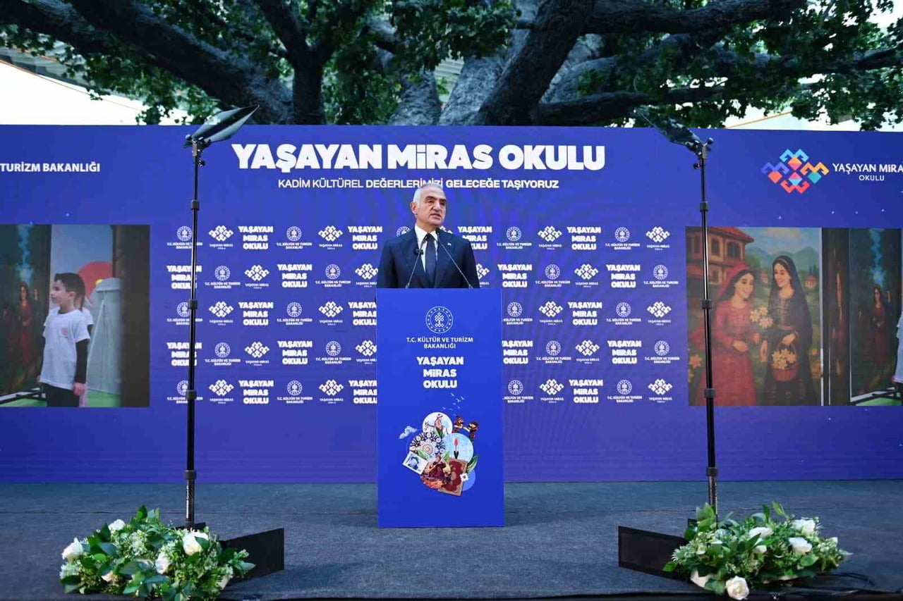 BAKAN ERSOY TANITIM TOPLANTISINDA KONUŞMA YAPTI