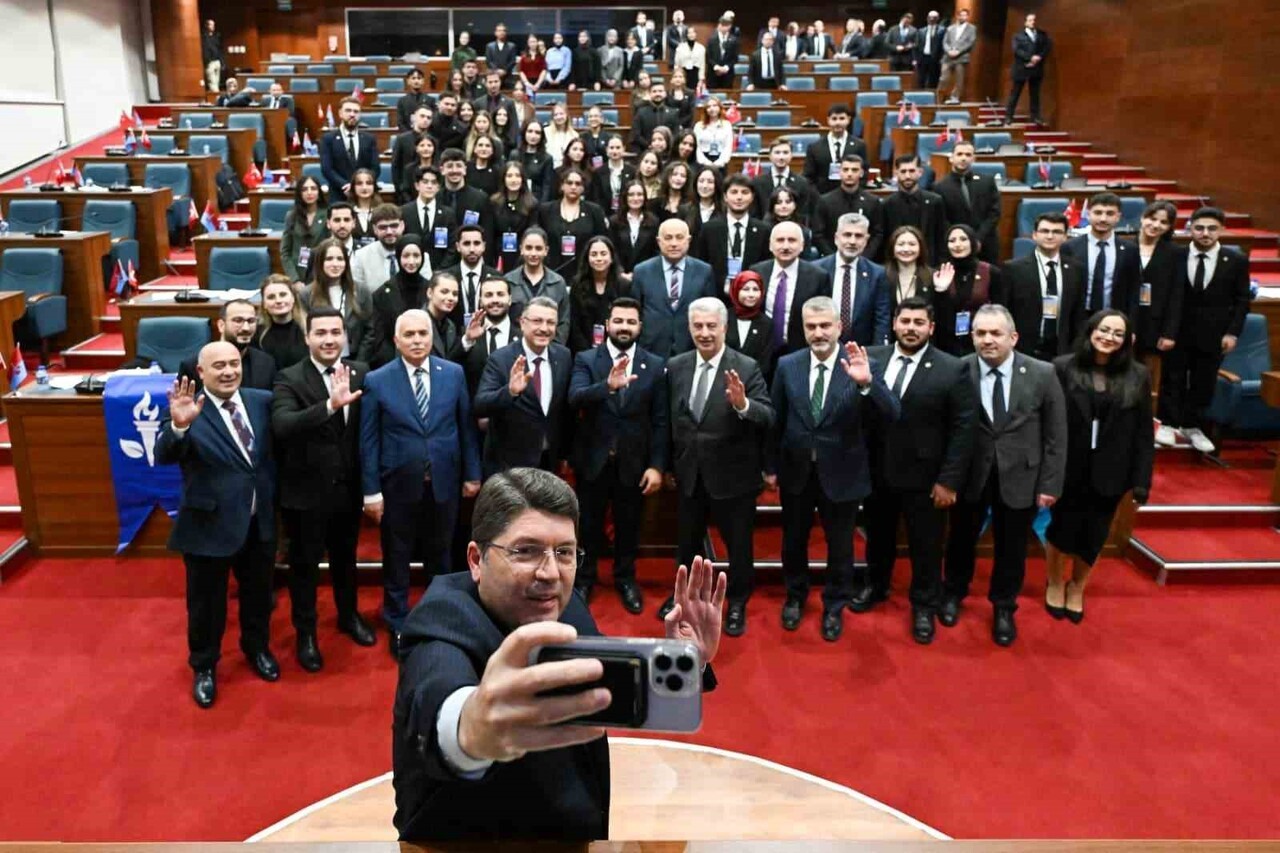 BAKAN TUNÇ BÜYÜKŞEHİR BELEDİYESİ MECLİS SALONU’NDA DÜZENLENEN TBMM SİMÜLASYON PROGRAMI’NA DA...