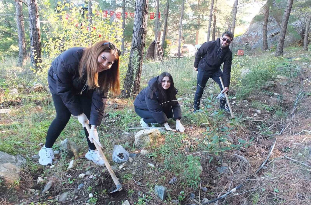 BALIKESİR'İN EDREMİT İLÇESİNDE ÜÇ YIL ÖNCE HAYATA GEÇİRİLEN KAZDAĞLARI BAL ORMANI PROJESİNE ÇOK...