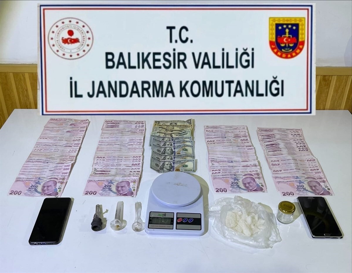 BALIKESİR’DE JANDARMA EKİPLERİ TARAFINDAN UYUŞTURUCU İLE MÜCADELE KAPSAMINDA 8 İLÇEDE KAPSAMLI...