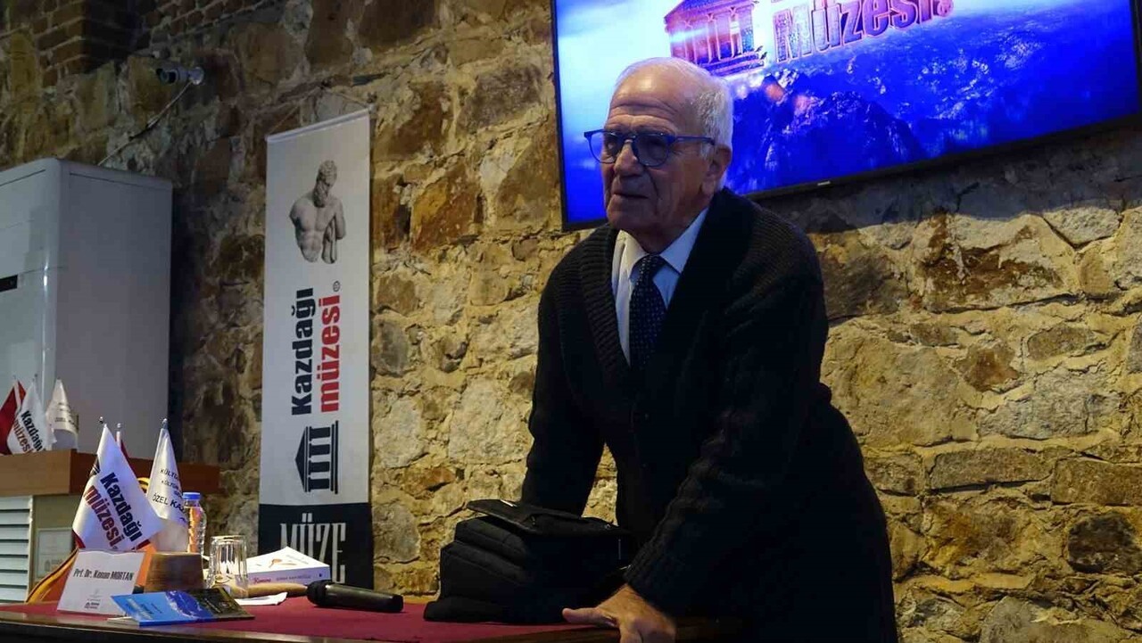 BALIKESİR’İN EDREMİT İLÇESİNDE, PROF. DR. KENAN MORTAN TARAFINDAN KALEME ALINAN VE KAZDAĞLARI'NI...