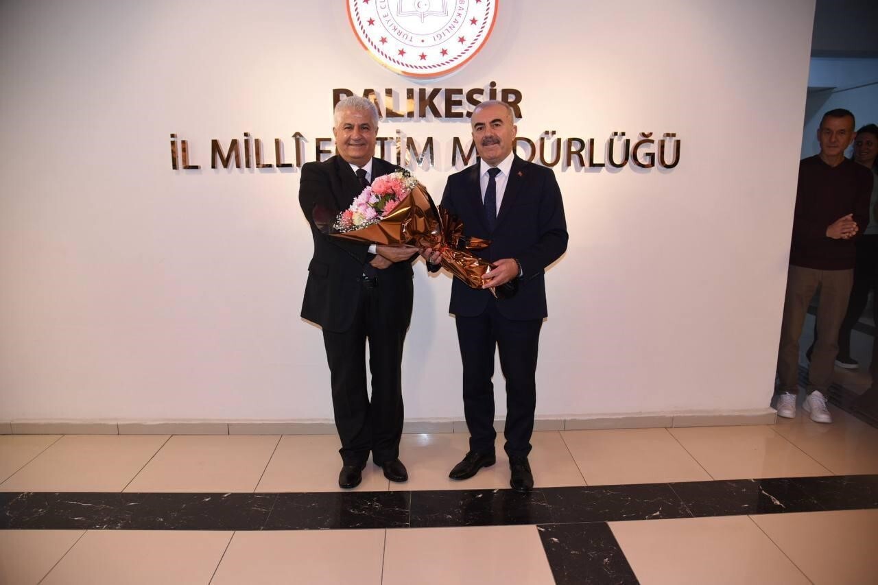 BALIKESİR MİLLİ EĞİTİM'DE DEVİR TESLİM TÖRENİ YAPILDI