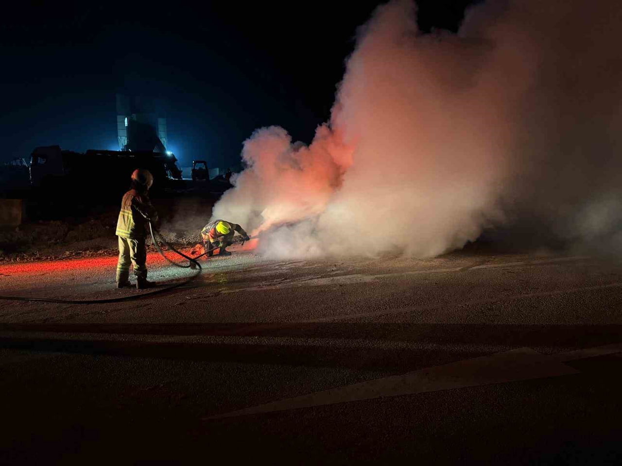 BANDIRMA-SUSURLUK KARAYOLUNDA ARAÇ YANGINI PANİĞE NEDEN OLDU