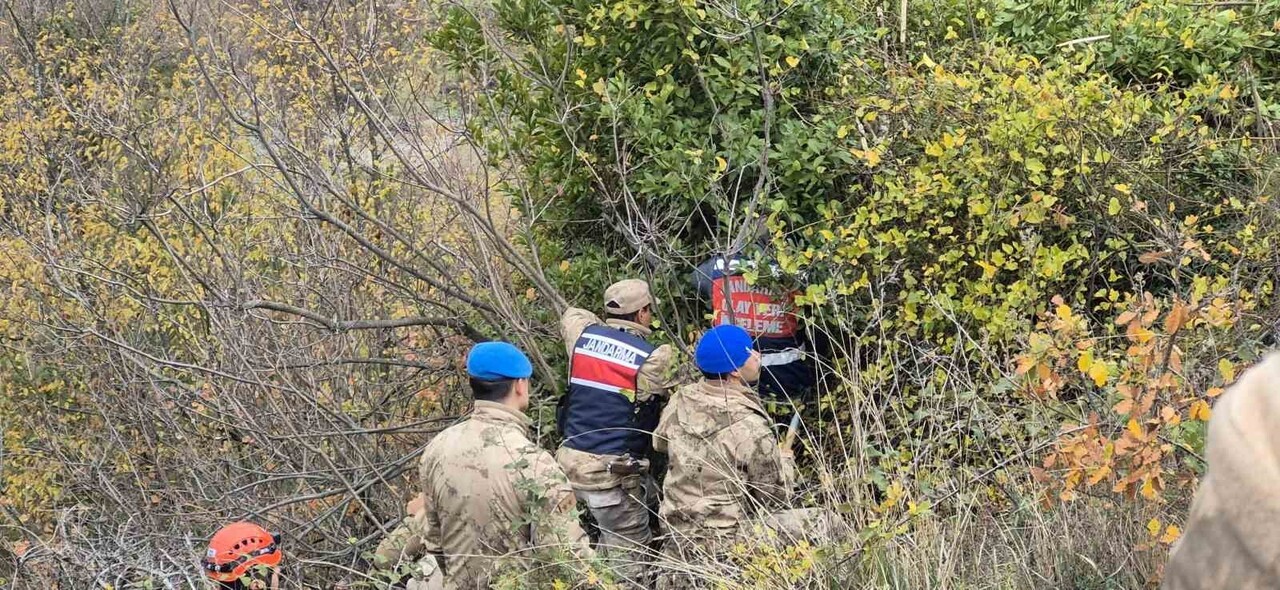 BARTIN'DA 2 GÜN ÖNCE DEFNE TOPLAMAK İÇİN GİTTİĞİ ORMANDA KAYBOLAN VE BUGÜN CANSIZ BEDENİ BULUNAN...