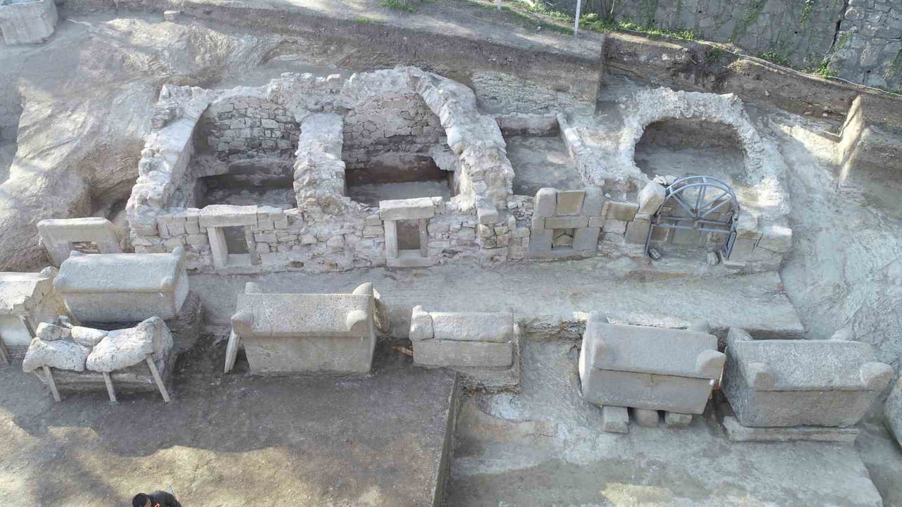 BARÜ’NÜN ÇALIŞMALARIYLA TİOS ANTİK KENTİ’NDE KARADENİZ BÖLGESİ’NİN EN BÜYÜK MEZARLIK ALANI...