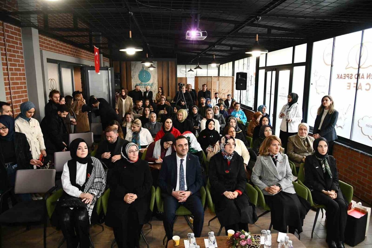 BAŞİSKELE'DE DÜZENLENEN SÖYLEŞİDE, İSRAİL'İN SALDIRILARI ALTINDAKİ GAZZE'DE YAŞANAN İNSANİ DRAM VE...