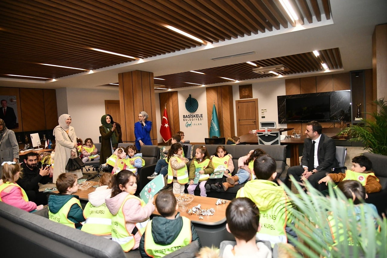 BAŞİSKELE BELEDİYE BAŞKANI YASİN ÖZLÜ, İLÇEDE EĞİTİM GÖREN 4-6 YAŞ KUR'AN KURSU ÖĞRENCİLERİNİ VE...
