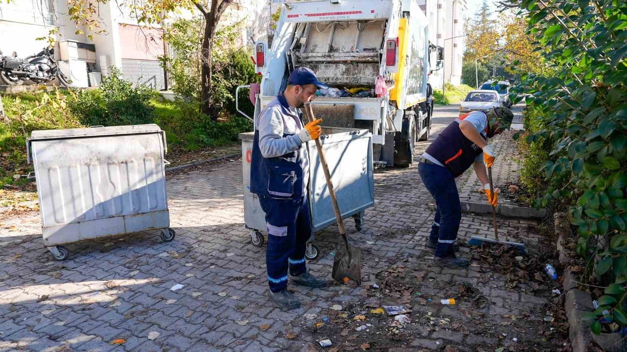 BAŞİSKELE BELEDİYESİ EKİPLERİ, İLÇE GENELİNDE YOL, KALDIRIM VE ORTAK KULLANIM ALANLARINDA DETAYLI...