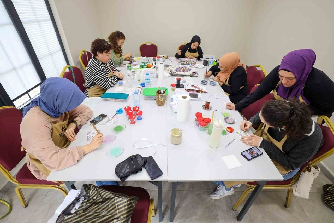 BAŞİSKELE BELEDİYESİ MESLEK EDİNDİRME VE HOBİ KURSLARI (BAŞ-MEK) BÜNYESİNDE AÇILAN ATÖLYEDE...