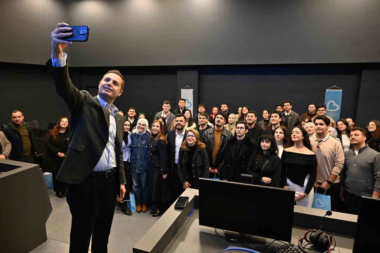 BAŞKAN AKIN: "GENÇLERİMİZİN HER TALEBİ BİZİM ÖNCELİĞİMİZ"