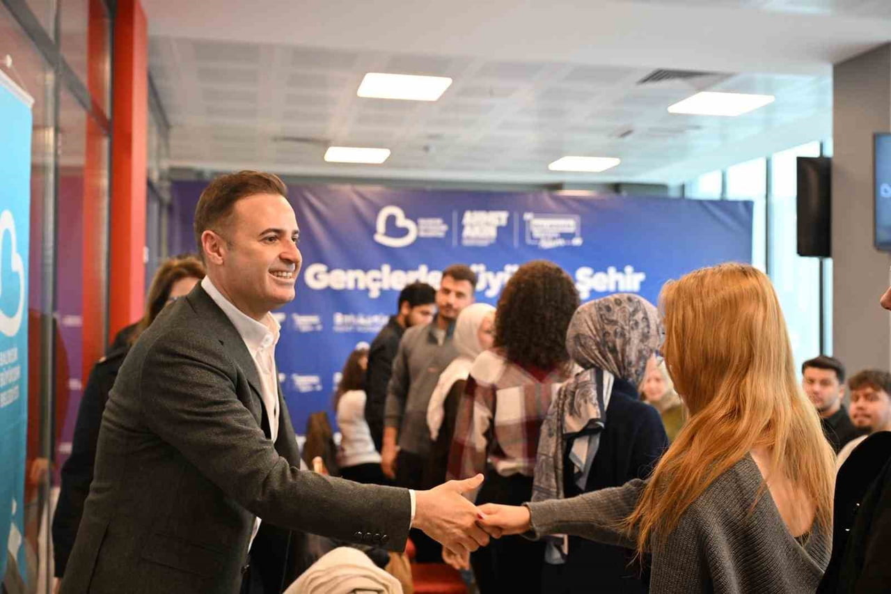 BAŞKAN AKIN: "GENÇLERİMİZİN HER TALEBİ BİZİM ÖNCELİĞİMİZ"