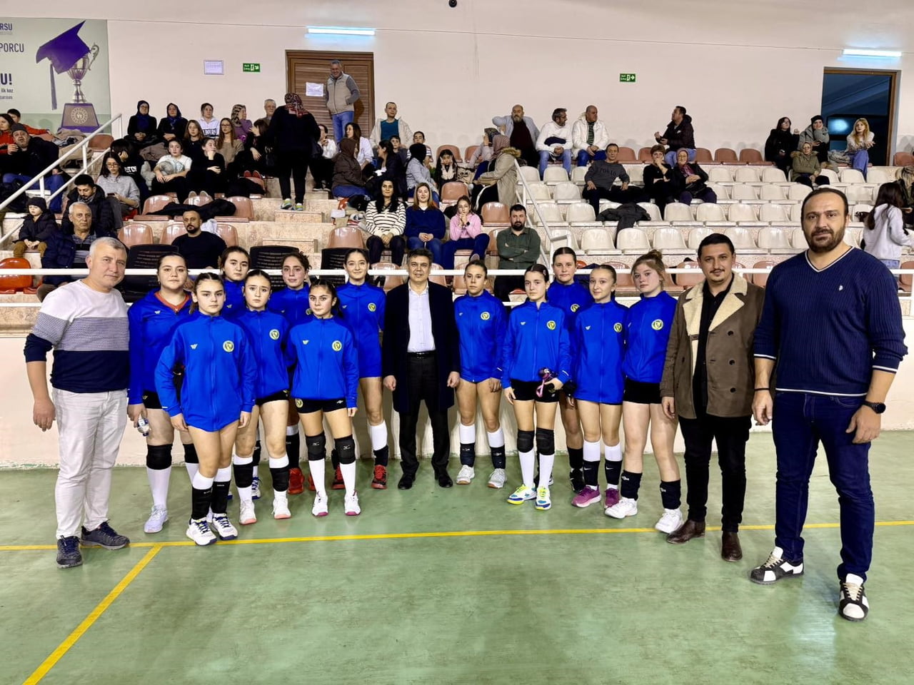 BAŞKAN DURGUT’TAN SÖĞÜTSPOR VOLEYBOL TAKIMINA TRİBÜN DESTEĞİ