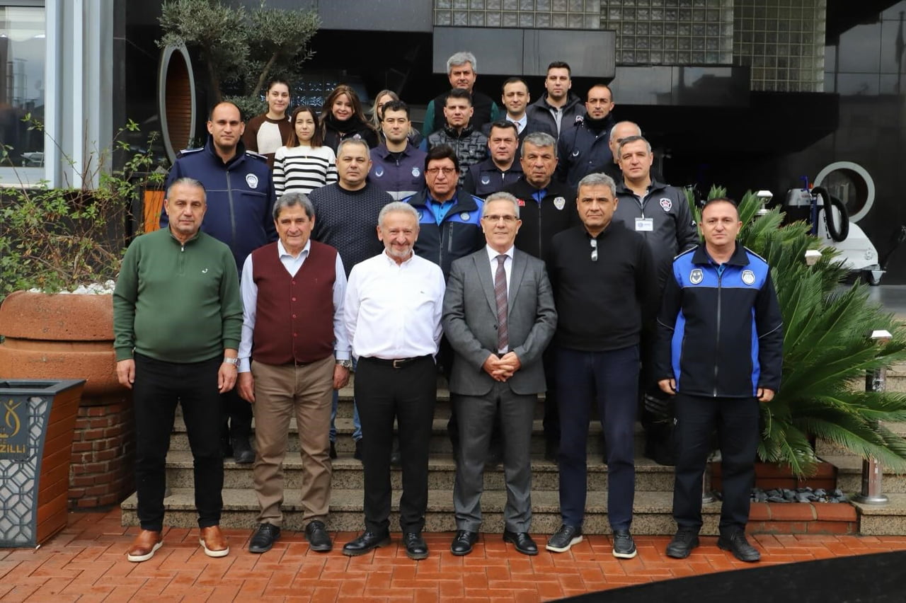 BAŞKAN TETİK MESAİ ARKADAŞLARININ YENİ YILINI KUTLADI