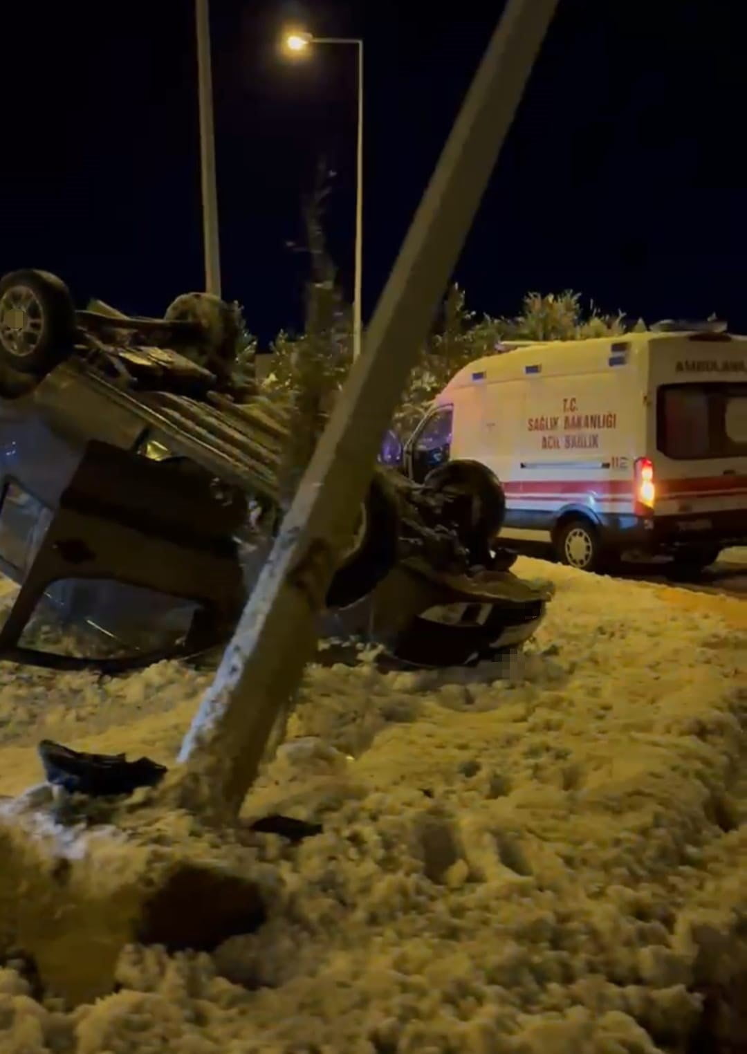 BATMAN’DA YOĞUN KAR YAĞIŞI VE BUZLANMA NEDENİYLE MEYDANA GELEN TRAFİK KAZASINDA 2 KİŞİ...
