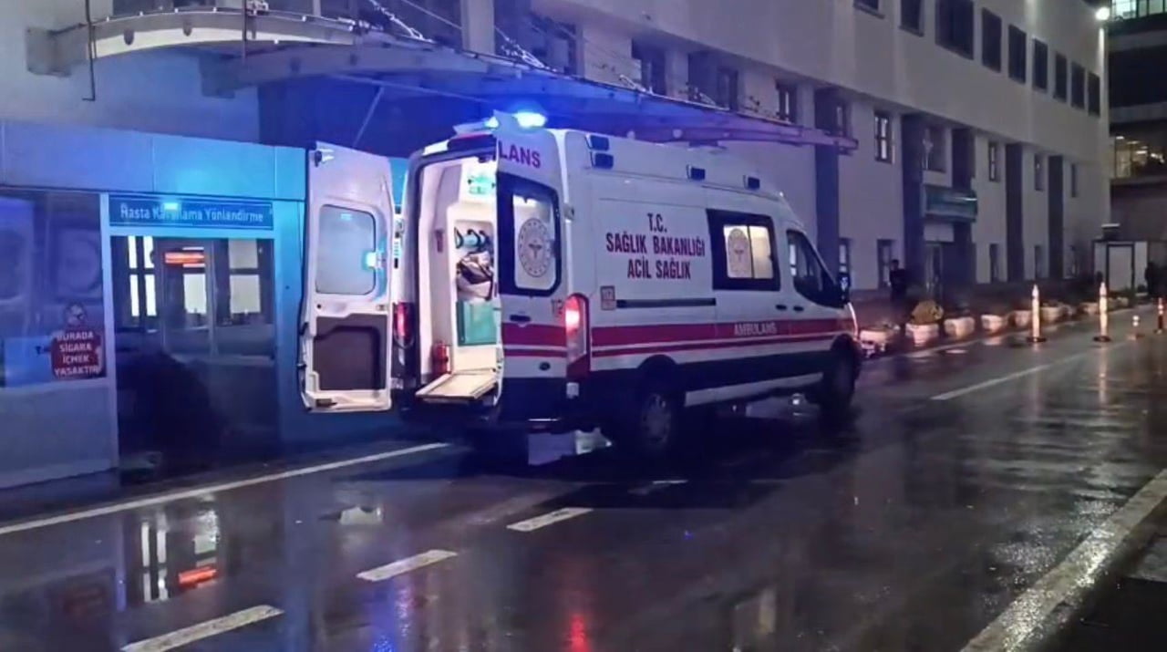 BATMAN’IN BEŞİRİ YOLU ÜZERİNDE OTOBÜS İLE ÇEKİCİNİN KARIŞTIĞI TRAFİK KAZASINDA 11 KİŞİ...