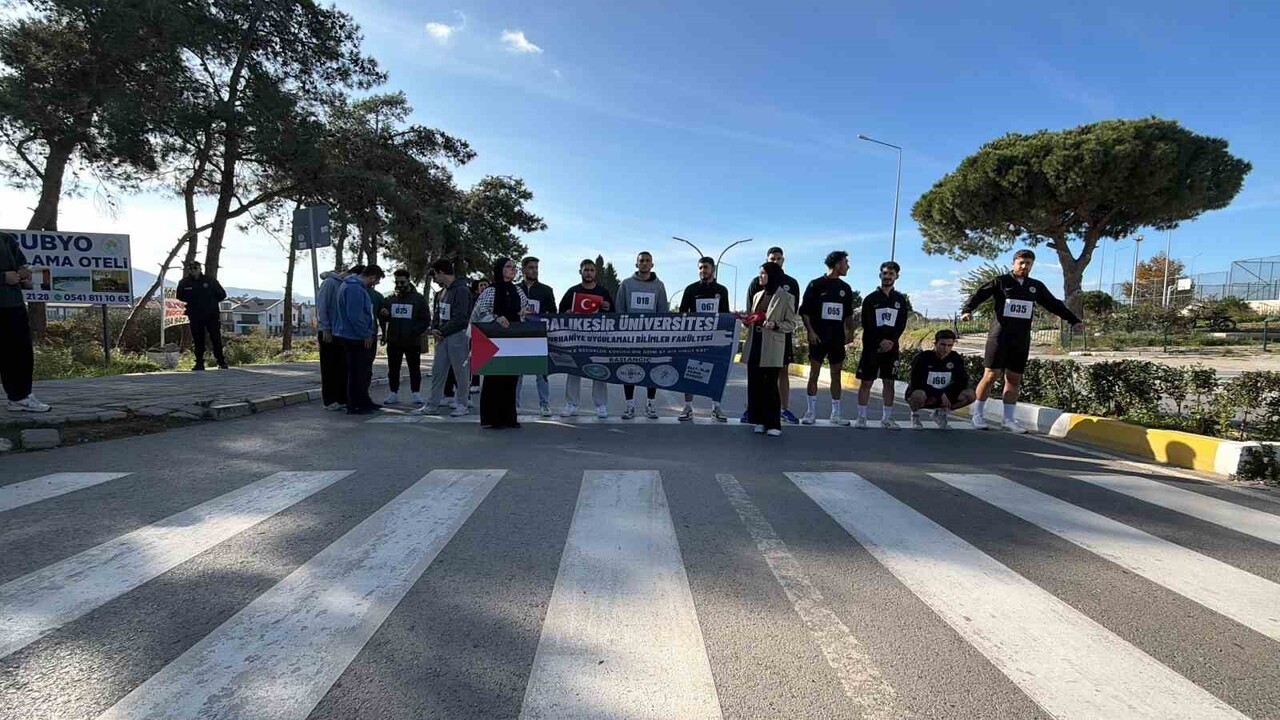 BAÜN ÖĞRENCİLERİ, GAZZE'DEKİ İSRAİL ZULMÜNE DİKKAT ÇEKMEK AMACIYLA "FİLİSTİN'E ÖZGÜRLÜK KOŞUSU...
