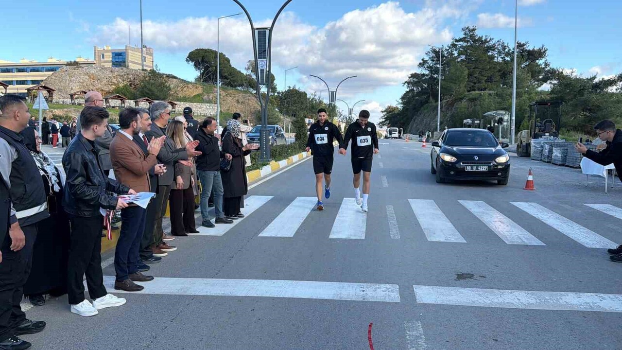 BAÜN ÖĞRENCİLERİ, GAZZE'DEKİ İSRAİL ZULMÜNE DİKKAT ÇEKMEK AMACIYLA "FİLİSTİN'E ÖZGÜRLÜK KOŞUSU...