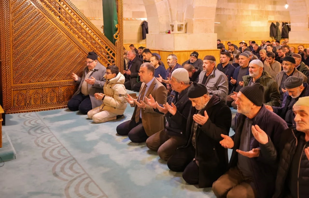 BAYBURT'TA GÖNÜLLER REGAİP KANDİLİNDE BİRLEŞTİ