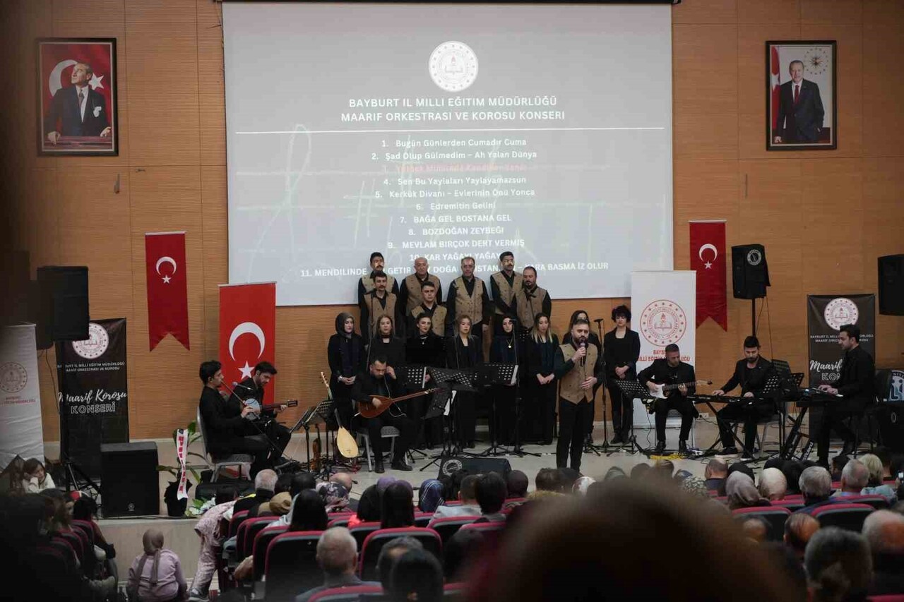 BAYBURT'TA ÖĞRETMENLERDEN TÜRKÜ ZİYAFETİ