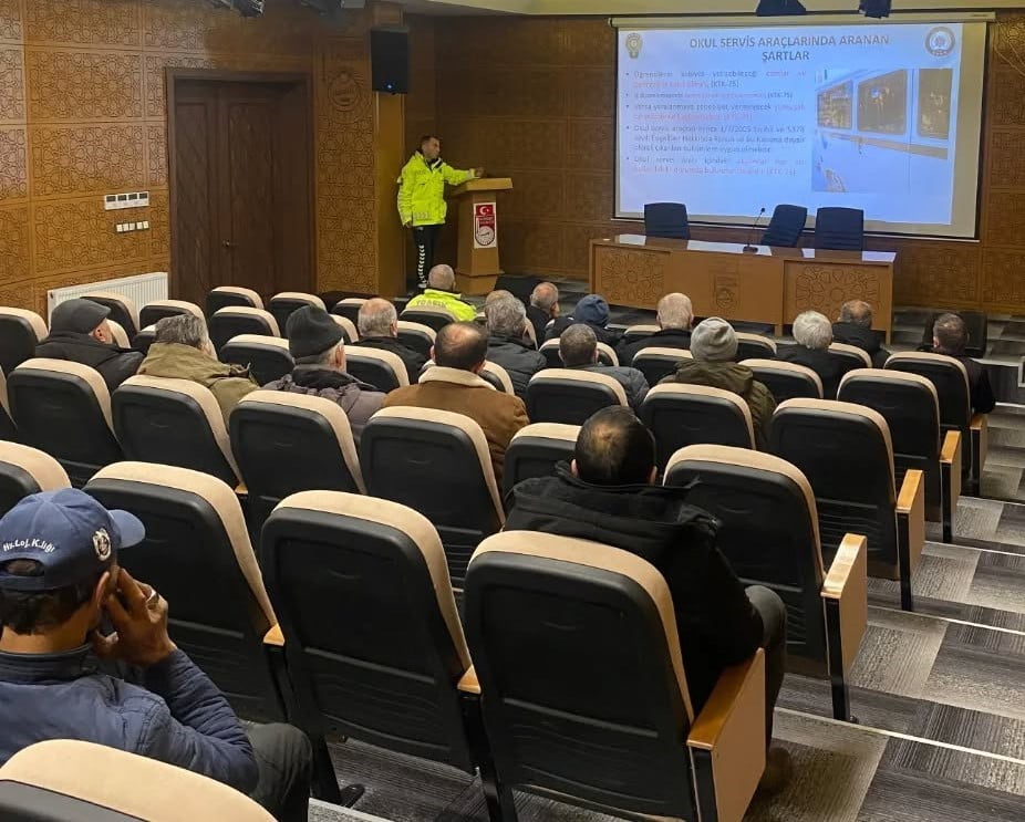 BAYBURT'TA OKUL SERVİS SÜRÜCÜLERİNE TRAFİK EĞİTİMİ VERİLDİ