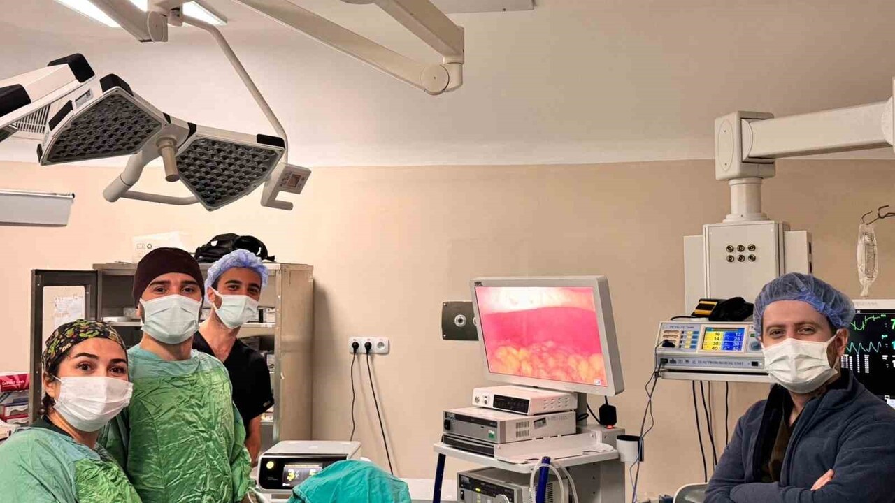 BAYBURT DEVLET HASTANESİ’NDE İLK KEZ İZSİZ CERRAHİ YÖNTEMİ UYGULANDI