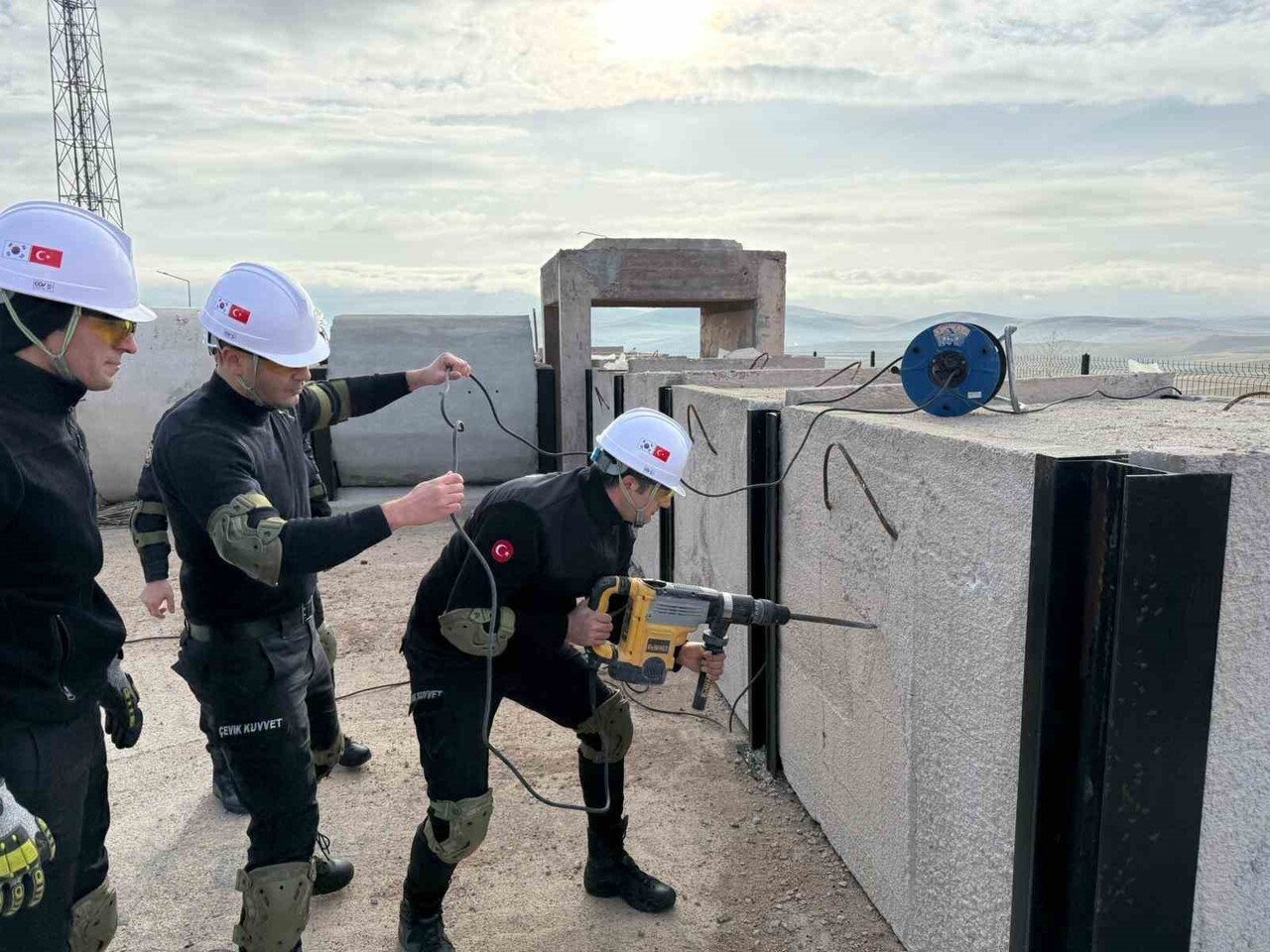 BAYBURT’TA ÇEVİK KUVVET PERSONELİNE ENKAZDA ARAMA KURTARMA EĞİTİMİ