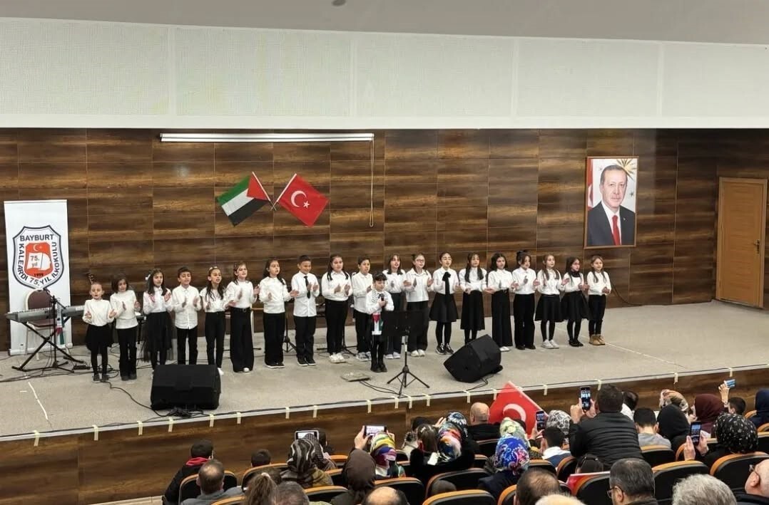 BAYBURT’TA FİLİSTİN’E DESTEK İÇİN DAYANIŞMA KONSERİ DÜZENLENDİ