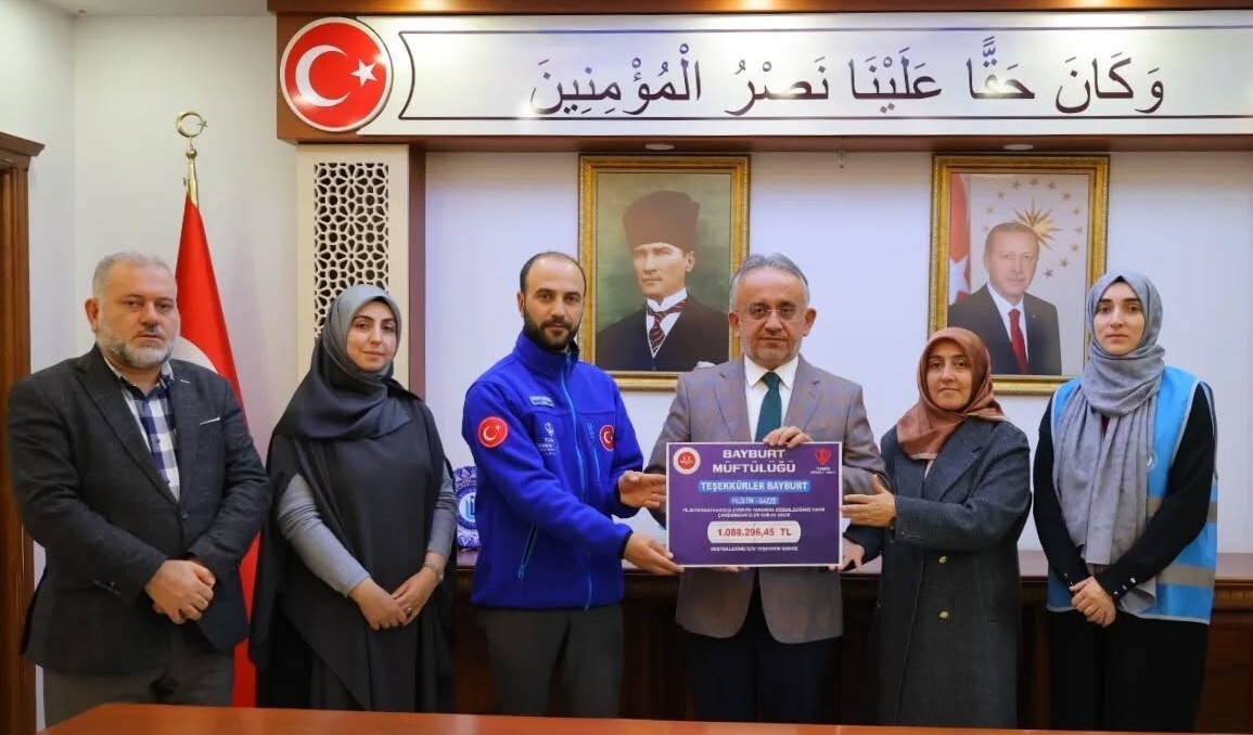 BAYBURT’TA FİLİSTİN İÇİN DÜZENLENEN HAYIR ÇARŞILARINDA 1 MİLYON LİRANIN ÜZERİNDE BAĞIŞ...