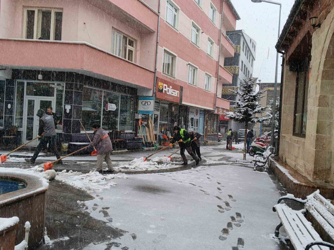 BAYBURT’TA KARLA MÜCADELE SÜRÜYOR