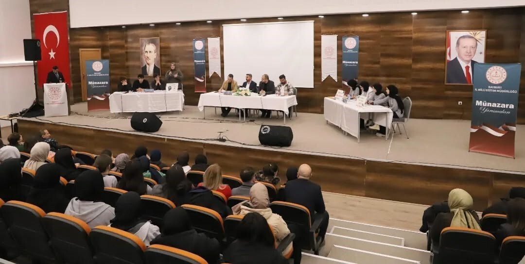 BAYBURT’TA ‘LİSELER ARASI MÜNAZARA YARIŞMASI’ DÜZENLENDİ