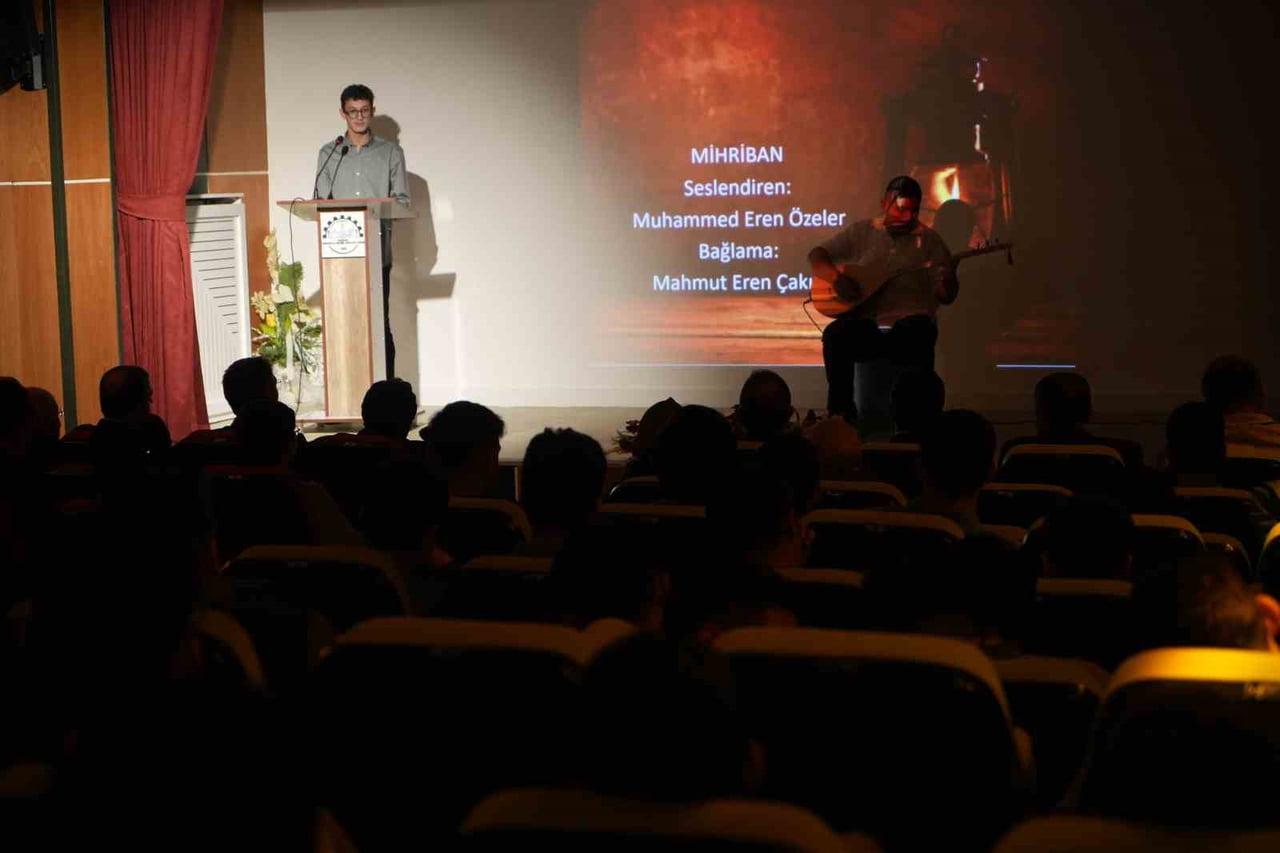 BAYBURT’TA SIFIR ATIKLA YAPILAN KONFERANS SALONU ŞİİR PROGRAMIYLA HİZMETE AÇILDI