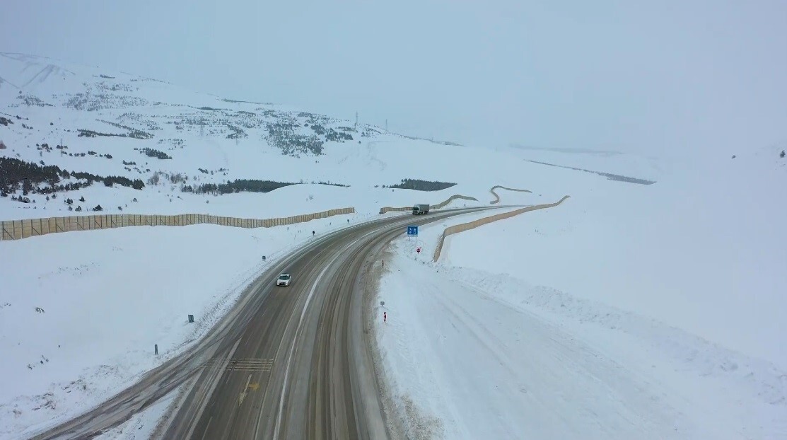 BAYBURT VE ERZİNCAN’IN YÜKSEK KESİMLERİNDE KAR YAĞIŞI ETKİLİ OLDU