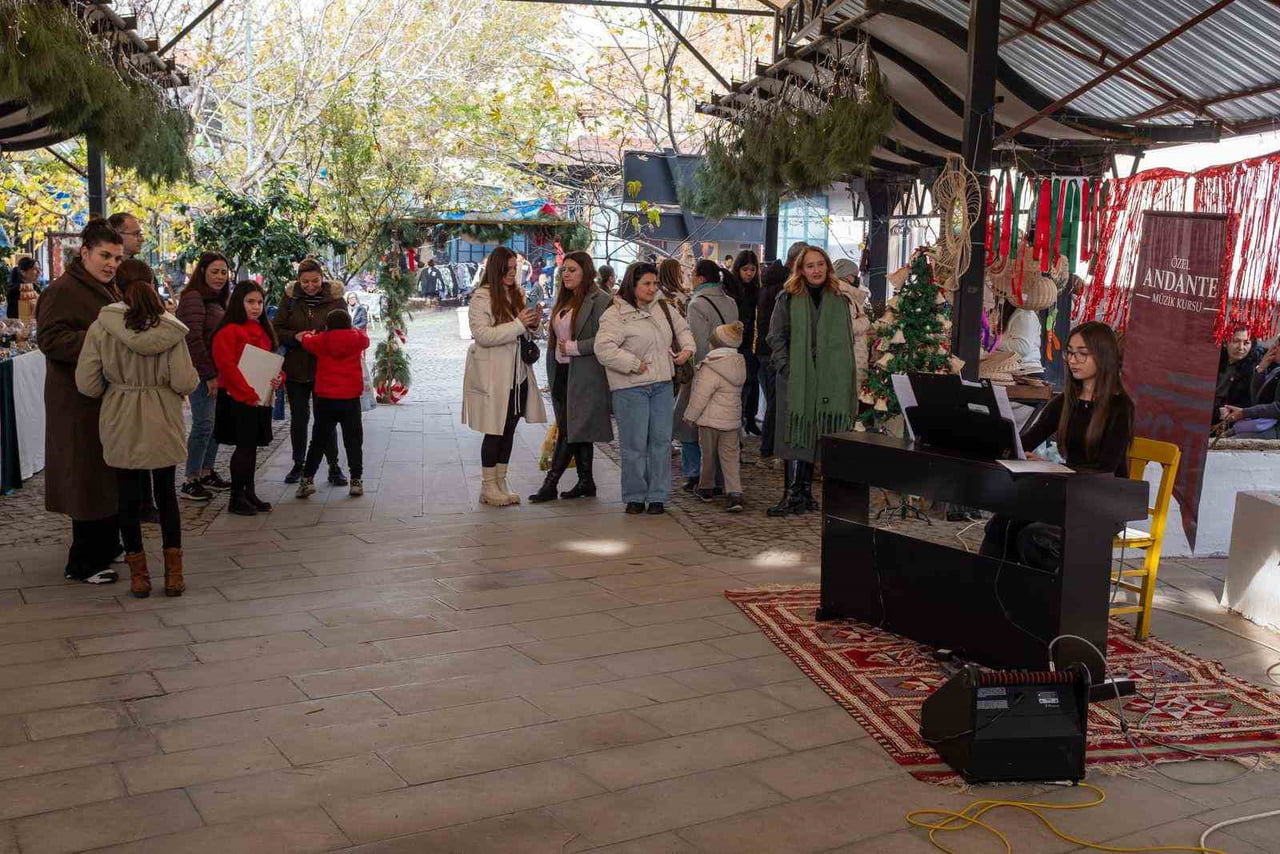 BERGAMA İLÇESİNDE TARİHİ OSMANLI ARASTASI'NDA 2023 YILINDA KURULAN ARASTA KÜLTÜR SANAT VE EĞİTİM...