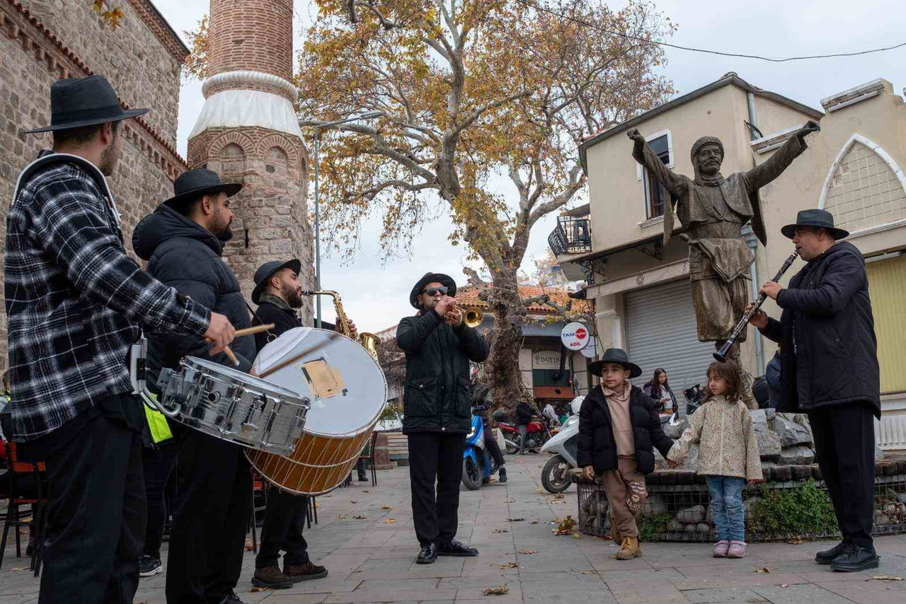 BERGAMA İLÇESİNDE TARİHİ OSMANLI ARASTASI'NDA 2023 YILINDA KURULAN ARASTA KÜLTÜR SANAT VE EĞİTİM...